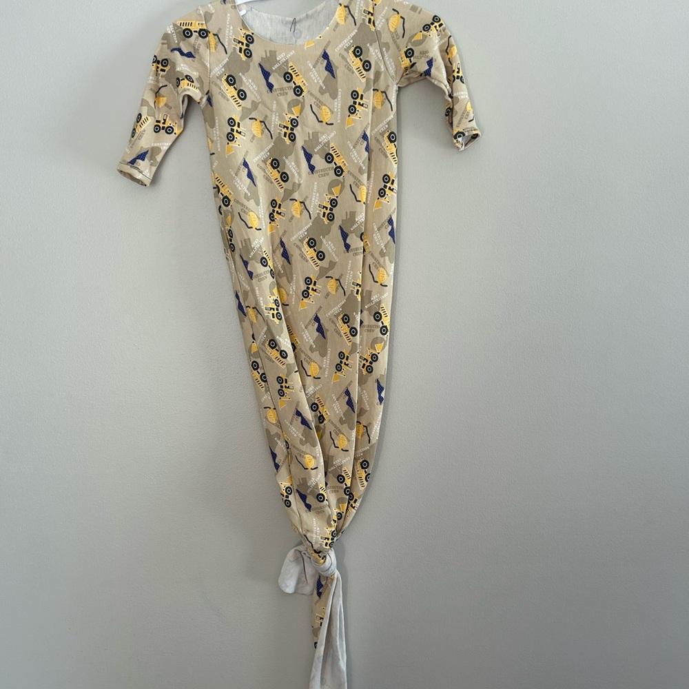 NEW handmade small shop 0/6m construction knot gown